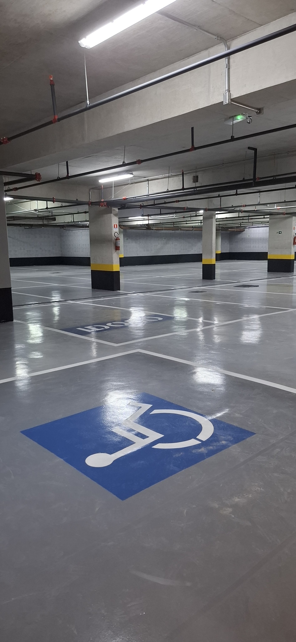 Pintura epóxi / poliuretano Estacionamento